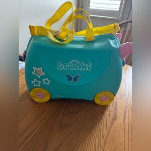 Kids Ride-On Suitcase - Teal with Yellow Straps